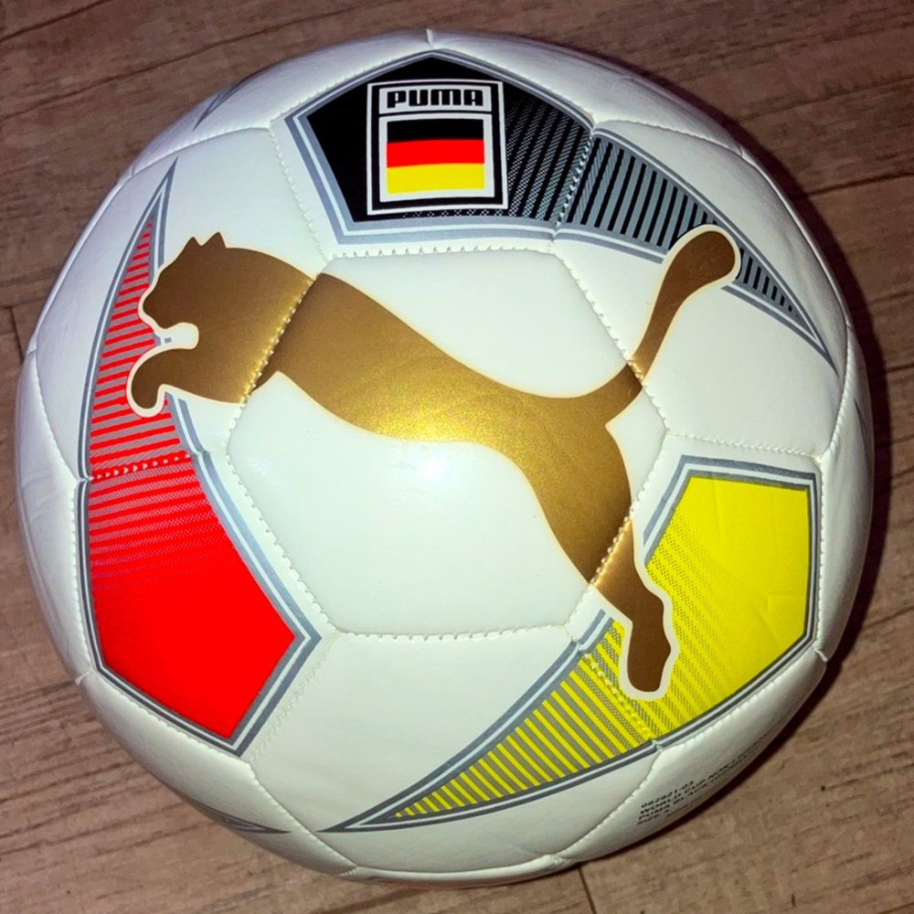 Puma 🇩🇪 Germany soccer ball, football for all weather conditions! Size 5
